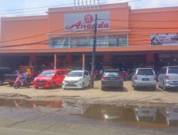 Toko Ananda dan PKL Diduga Jadi Penyebab Rusaknya Jalan Raya Cileungsi