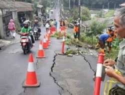 Pemkot Diminta Segera Perbaiki Jalan Manunggal