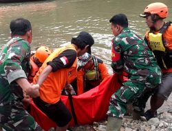 TRC dan Tim Gabungan Evakusi Korban Tenggelam di Sungai Cianten
