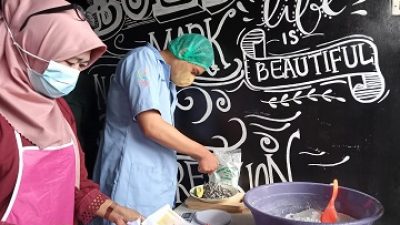 Dosen IPB University Berikan Pelatihan Pengolahan Produk Baby Fish