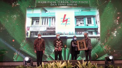 PLN UP3 Gunung Putri Terima Penghargaan Sebagai Wajib Pajak Terbaik