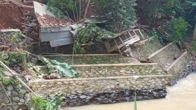 TPT di Cijayanti Jebol Tergerus Air, Masjid Jamie Terancam Terkena Longsor