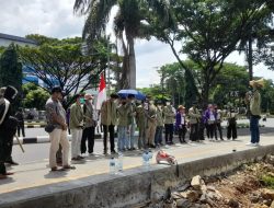Bela Ade Emon, Gabungan Mahasiswa Ini Gelar Aksi di PN Cibinong