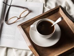 Anda Pecandu Kopi? Catat, Inilah Tips Cara Minum Kopi yang Lebih Sehat