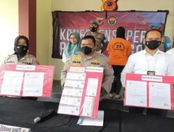 Gelapkan Uang 5,7M Dengan Modus Investasi, IRT Ini Di Giring Korban ke Polres Bogor
