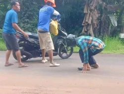 Hati-hati Jalan Raya Cariu Dipenuhi Tanah Galian C, Pengendara Banyak Yang Jatuh