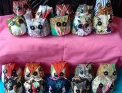 Kereeen, Agrianita dan IPB University Ajarkan Warga Cibanteng Manfaatkan Sampah Jadi Souvenir