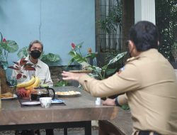 Bawakan Bubur Ayam Portal, Bima Arya Cek Kondisi Dedie Rachim
