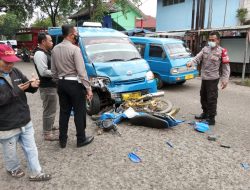 Lawan Arah, Pengendara Motor Ini Tewas Ditempat Akibat Tabrakan Maut dengan Angkot