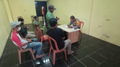 Berikan Apresiasi Dan Data Juru Parkir, Kapolsek Gunung Putri Bagikan Belasan Karung Beras