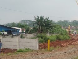 Nah Loh! Akses Galian Ilegal di Cileungsi Ini Ditutup Warga Klapanunggal