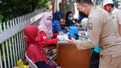 Asli Keren, Satpol PP Kota Bogor Kasih Hadiah Emas Kepada yang di Suntik Vaksin Booster