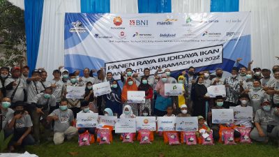Kereeen, JMI Gelar Panen Raya Budidaya Ikan dan Santunan Ramadhan