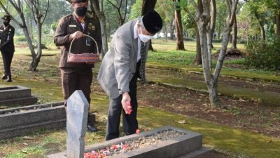 Sekda Bersama Forkopimda Kabupaten Bogor Ziarah dan Tabur Bunga ke TMP Pondok Rajeg
