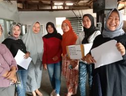 Peduli Korban Bencana Leuwiliang, Emak-Emak Ini Desa Tarikolot Salurkan Bantuan