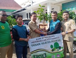 Salurkan CSR, PT Kahaptek Bagikan 300 Pohon Mahoni Kepada Pemdes Tlajung Udik