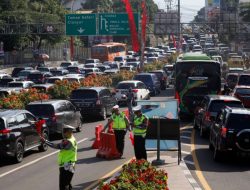 Padat Kendaraan, Polisi Berlakukan Sistem Satu Arah dari Jakarta Menuju Puncak