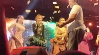 Viral Video Kades di Sukajaya Pegang Uang ‘Segepok’ Asyik Nyawer Biduan