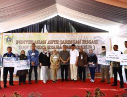 Plt Bupati Bogor Serahkan AUTP, KUR, dan RJIT Kepada Poktan Di Cariu
