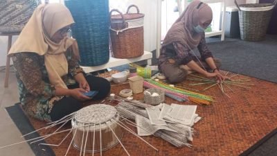 Produk dari Limbah Kertas Karya Emak-emak di Sindangsari Ini Tembus Pasar Ekspor