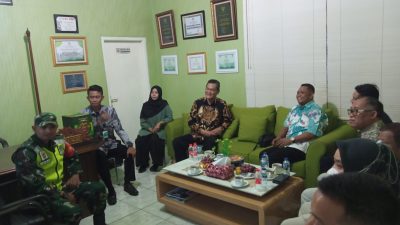 Didatanggi Anggota DPRD Kabupaten Lingga, Kades Gunung Putri Paparkan Program Desa Digital