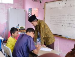 Bakal Direhab, Wakil Ketua DPRD Agus Salim Tinjau Bangunan SDN Cipayung 02