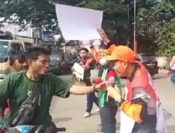 Warga Rebut Mikrofon Saat Anggota Dewan PKS Orasi Tolak BBM Naik, Ada Apa?