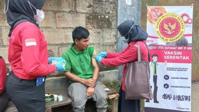 Warga Cisarua Antusias Ikuti Vaksinasi Door to Door dari BIN