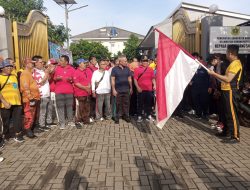 Jalan Sehat Bareng Warga dan Muspika Gunung Putri, Udin Saputra Bagi-bagi Doorprize
