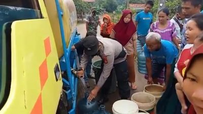 Aliran Sungai Cicareuhun Keruh, Warga Kesulitan Air Bersih