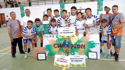 Horeee… SMPN 03 Gunung Putri Juara Futsal Acang Suryana Cup