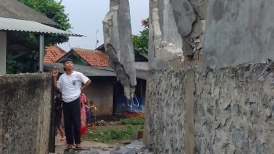 Kesal 6 Kali Tembok Pagar Jebol Ditabrak Armada, Warga Segel Pool Mobil PT SBS