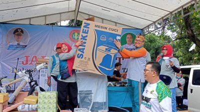Meriahkan HUT PGRI ke-77, Achmad Fathoni Berikan Mesin Cuci Untuk Doorprize