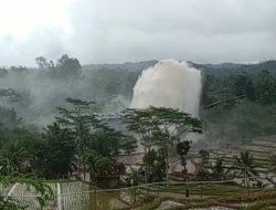Pipa PLTM Bungbulang Garut Jebol, Semburan Air Membumbung Tinggi Bikin Warga Panik
