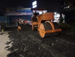 Tak Kunjung Diperbaiki Dinas Terkait, Acang Suryana Turun Tangan Muluskan Jalan Griya Bukit Jaya