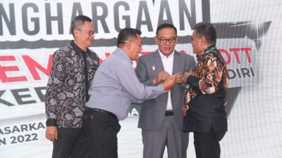 Pemdes Dayeuh Raih Penghargaan IDM Tertinggi se-Kabupaten Bogor