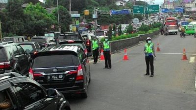 Jelang Libur Nataru, Jumlah Kendaraan Mengarah ke Kawasan Puncak Alami Peningkatan