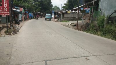 Baru Selesai, Beton Jalan Kranggan-Gunung Putri Alami Kerusakan Permukaan Beton