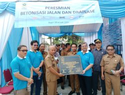 Lewat CSR PT Suntory Garuda, Betonisasi Jalan Desa dan Drainase di Desa Cicadas Dibangun