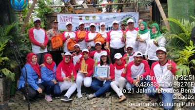Lestarikan Lingkungan, PT MGP Tanam Pohon Buah Dipinggir Situ Citongtut