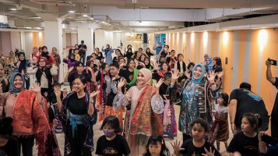 Anak Difabel Antusias Menari Diiringi Lagu Sinanggar Tulo Bersama Yantie Rachim
