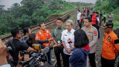 Dedie Rachim Turun ke Lokasi Bencana Longsor di Empang, Pantau Proses Evakuasi Korban