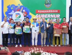Ridwan Kamil Bagikan Kadeudeuh Rp18,9 Miliar untuk Atlet SEA Games dan Asean Paragames