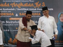 Kereeen, Pemdes Gunung Putri Gelar Wisuda 29 Santri Samaduha