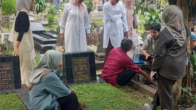 Warga Kota Bogor Ramai Ziarah Kubur di Momen Lebaran