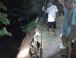 Akibat Hujan Deras, Akses Jalan Penghubung Kampung di Sukajaya Nyaris Terputus