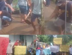 Kecewa, Warga Jonggol Tanam Pohon Pisang dan Mancing Ikan di Jalan Rusak Mirip Kubangan Kerbau