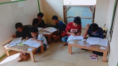 Astagfirullah, Siswa SDN 02 Sukamulya Ujian di Teras Mushola
