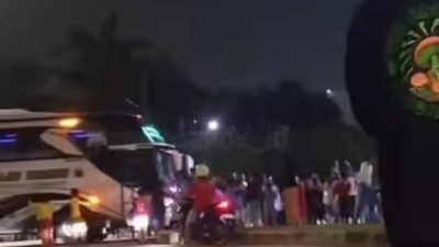 Viral Kumpulan Bocah ‘Om Telolet’ Setop Bus dan Membahayakan, Polisi Siap Beraksi!