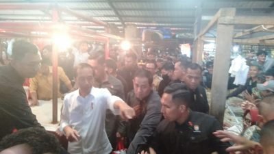 Pastikan Harga Sembako Stabil, Jokowi Tinjau Pasar Parung dan Gunung Sindur
